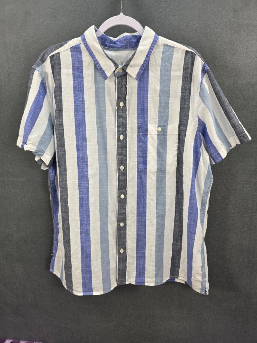 American Eagle Men's XL Button Down Shirt Blue Vertical Stripe Short Sleeve